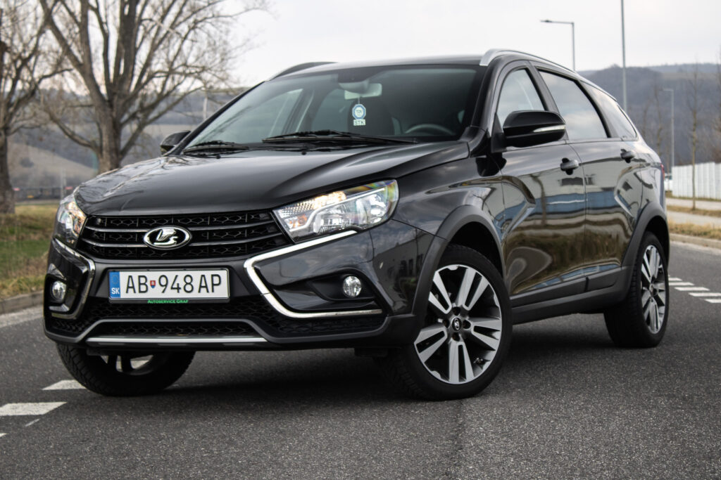 Lada Vesta SW Cross 1.6 16V Luxe A/T, 75KW / AJ NA SPLÁTKY / PROTIÚČET
