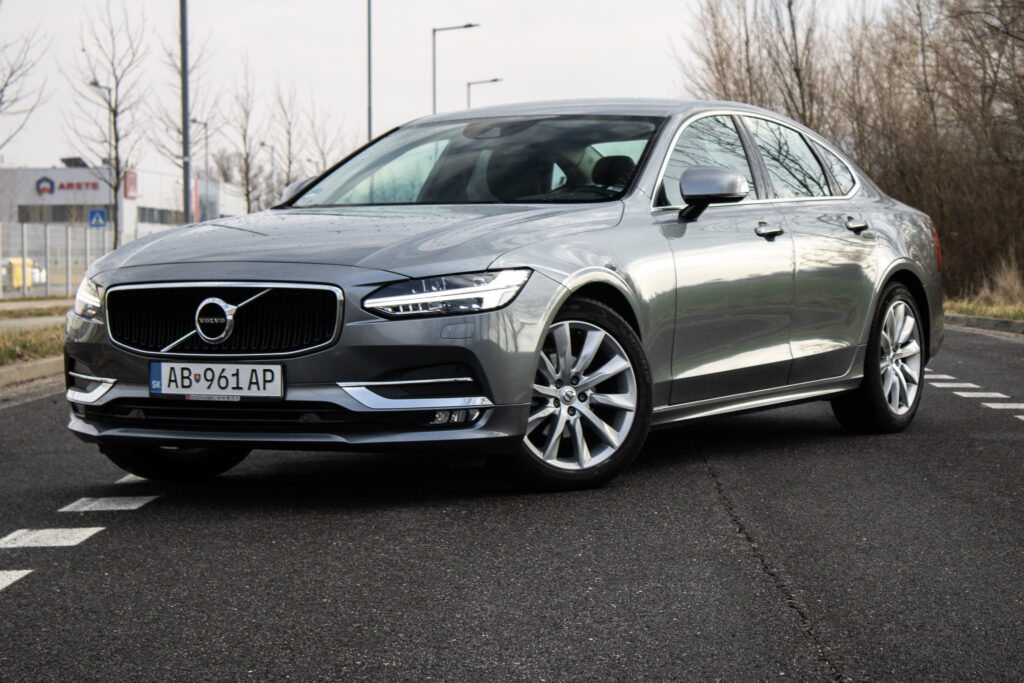 Volvo S90 D4 2.0L Drive-E Momentum A/T