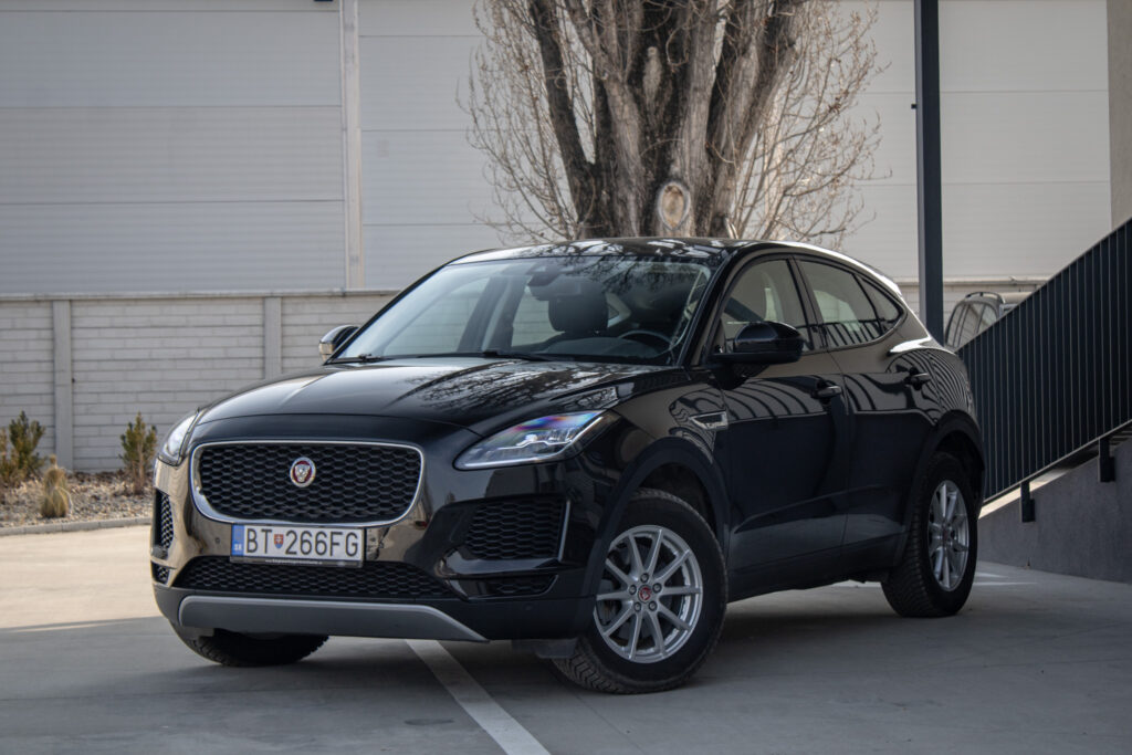Jaguar E-Pace JAGUÁR  2.0 I4 Standard AWD A/T / AJ NA SPLÁTKY / PROTIÚČET