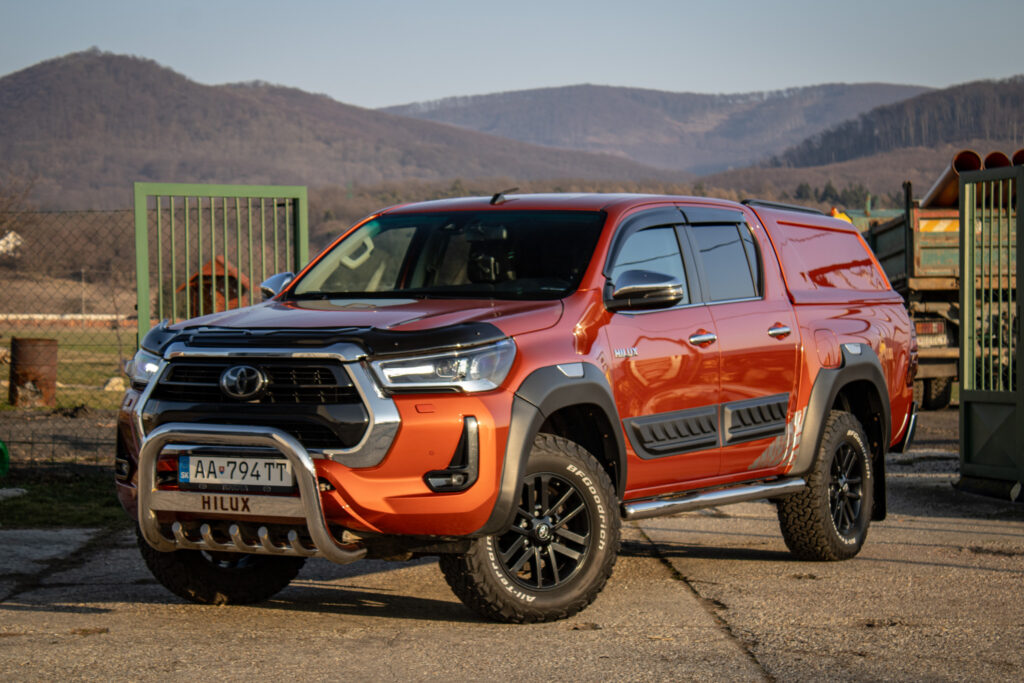 Toyota Hilux DoubleCab 2.8D 150kW / AJ NA SPLÁTKY / PROTIÚČET