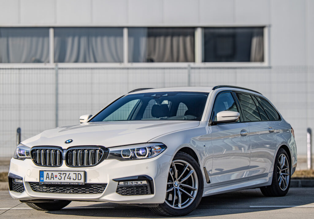 BMW Rad 5 Touring 520d xDrive A/T, 140kW, A8 / AJ NA SPLÁTKY / PROTIÚČET /
