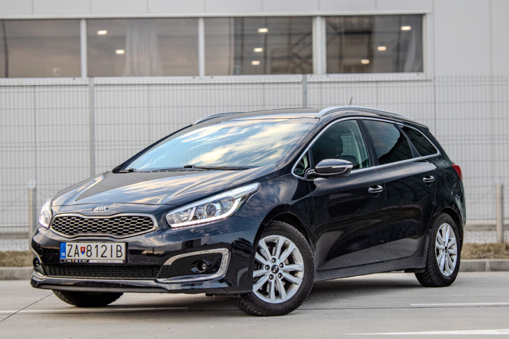 Kia CEED SW 99k, MT6, Silver / AJ NA SPLÁTKY / PROTIÚČET /