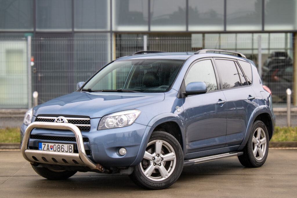Toyota RAV4 2.2 D-4D 180 X, 130kW, M6 / AJ NA SPLÁTKY / PROTIÚČET /
