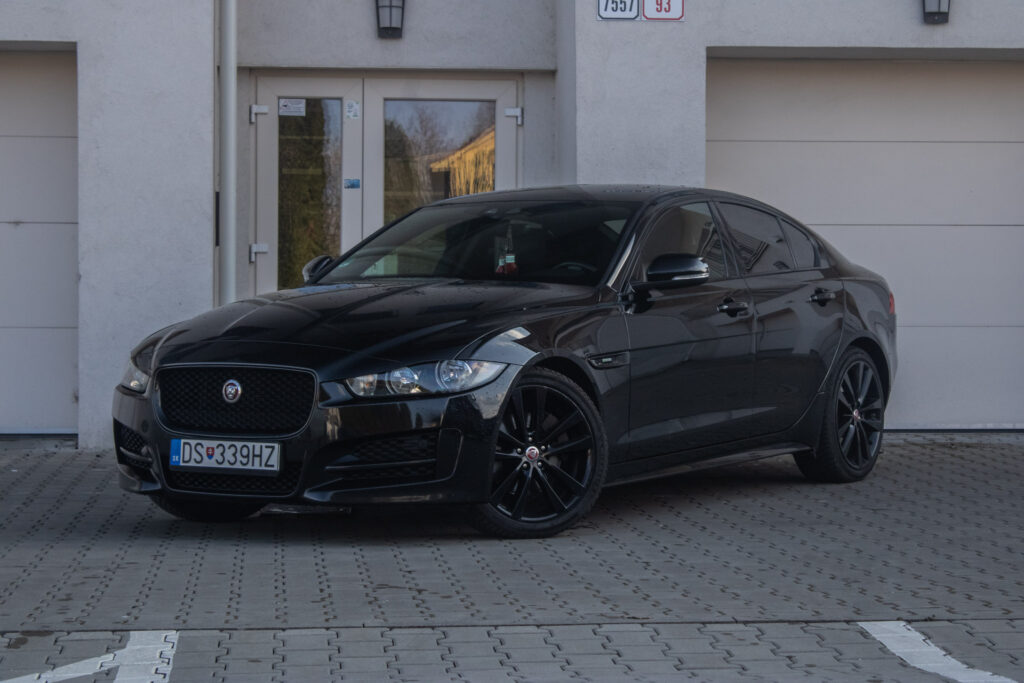 Jaguar XE 2.0 I4D R-SPORT AWD / DPH / AJ NA SPLÁTKY / PROTIÚČET