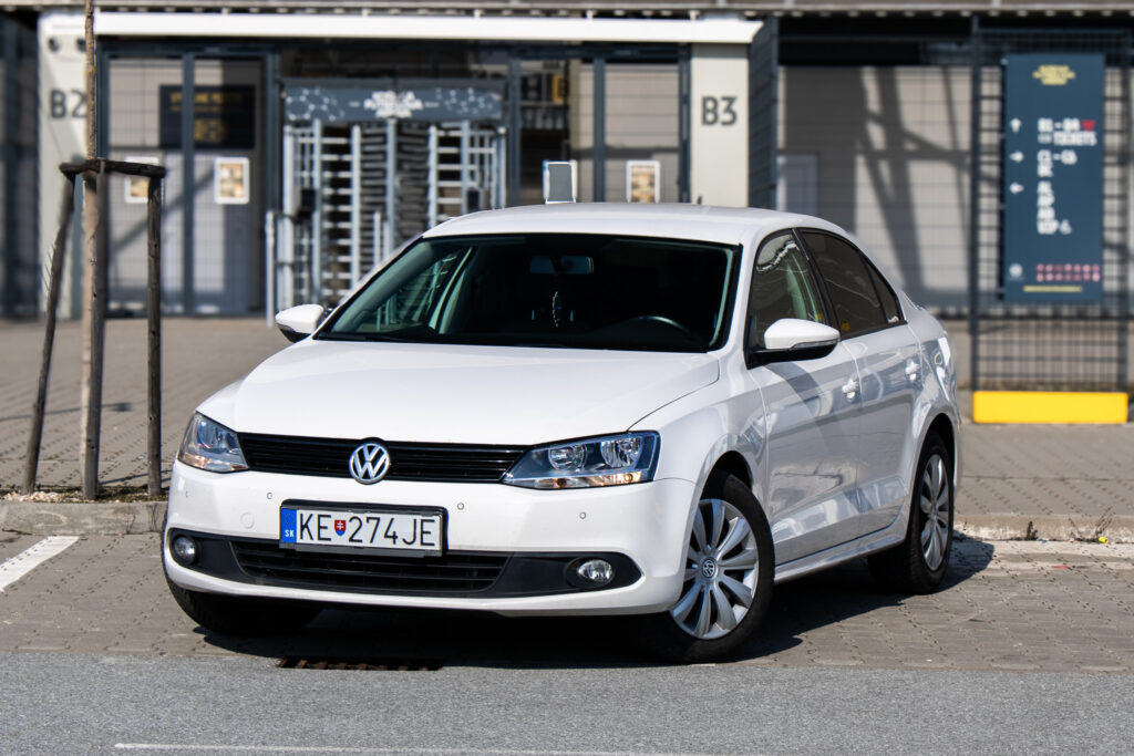 Volkswagen Jetta 1.6 TDi / 77 kW / AJ NA SPLÁTKY / PROTIÚČET