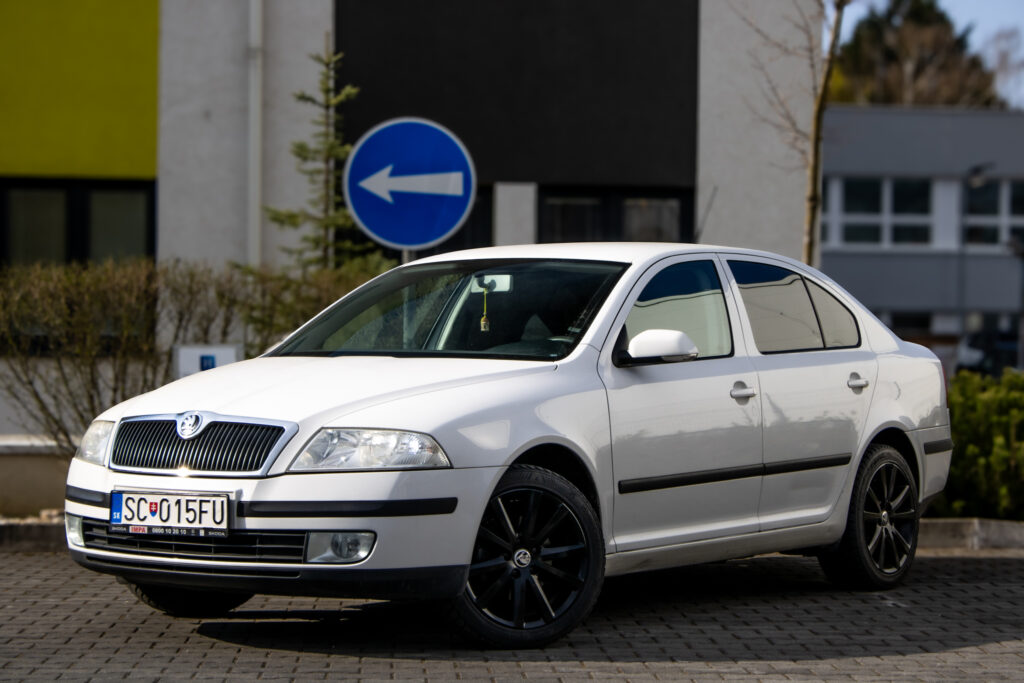 Škoda Octavia 118kW MT6 defend vyservisované / AJ NA SPLÁTKY / PROTIÚČET /