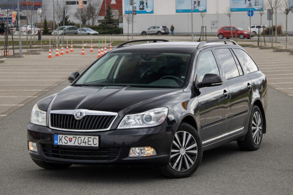Škoda Octavia Combi 1.6 TDI Elegance / 77 kW / M5 / ZÁRUKA  / AJ NA SPLÁTKY / PROTIÚČET