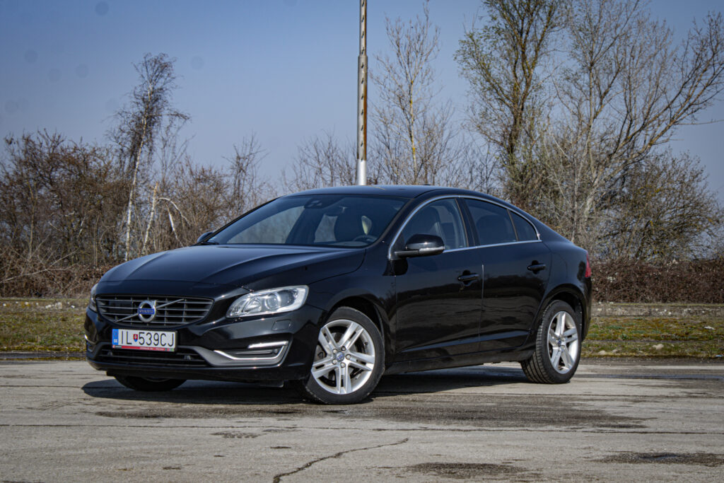 Volvo S60 D3 150HP ECO DRIVE-E SUMMUM GEARTRONIC, 110 kW / FINANCOVANIE /