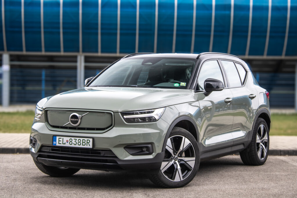 Volvo XC40 Recharge 4x4 300kW 78kWh ťažné Harman webasto / AJ NA SPLÁTKY / PROTIÚČET /