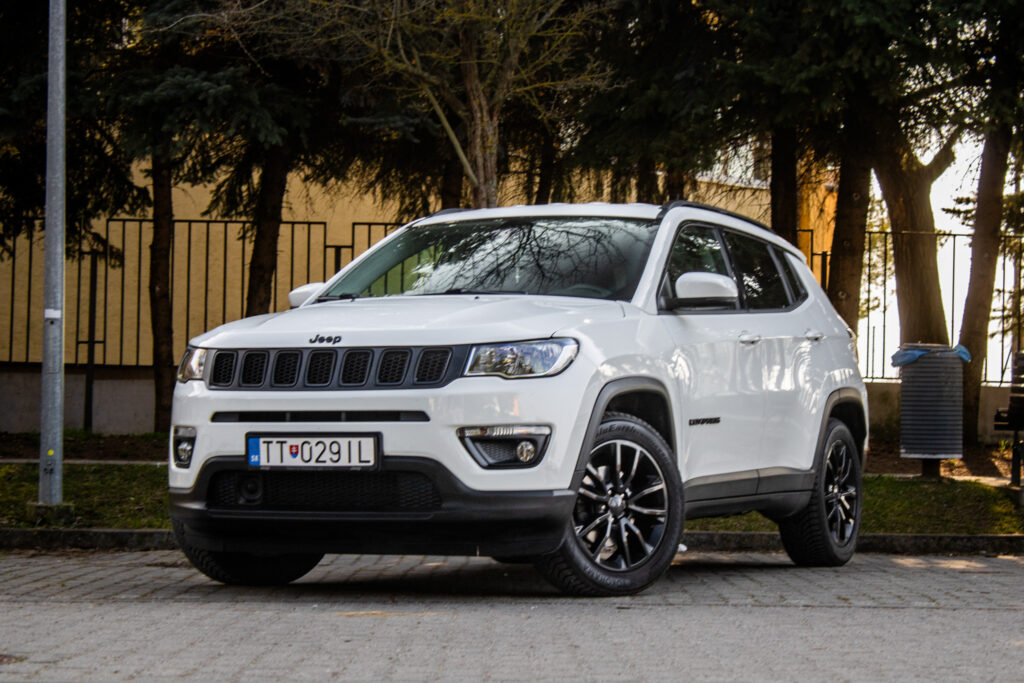 Jeep Compass 1.3 Turbo Night Eagle Winter Packet / AJ NA SPLÁTKY / PROTIÚČET /