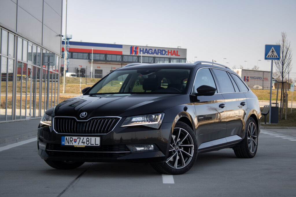 Škoda Superb Combi 2.0TDI 110kw DSG6 2015 / AJ NA SPLÁTKY / PROTIÚČET