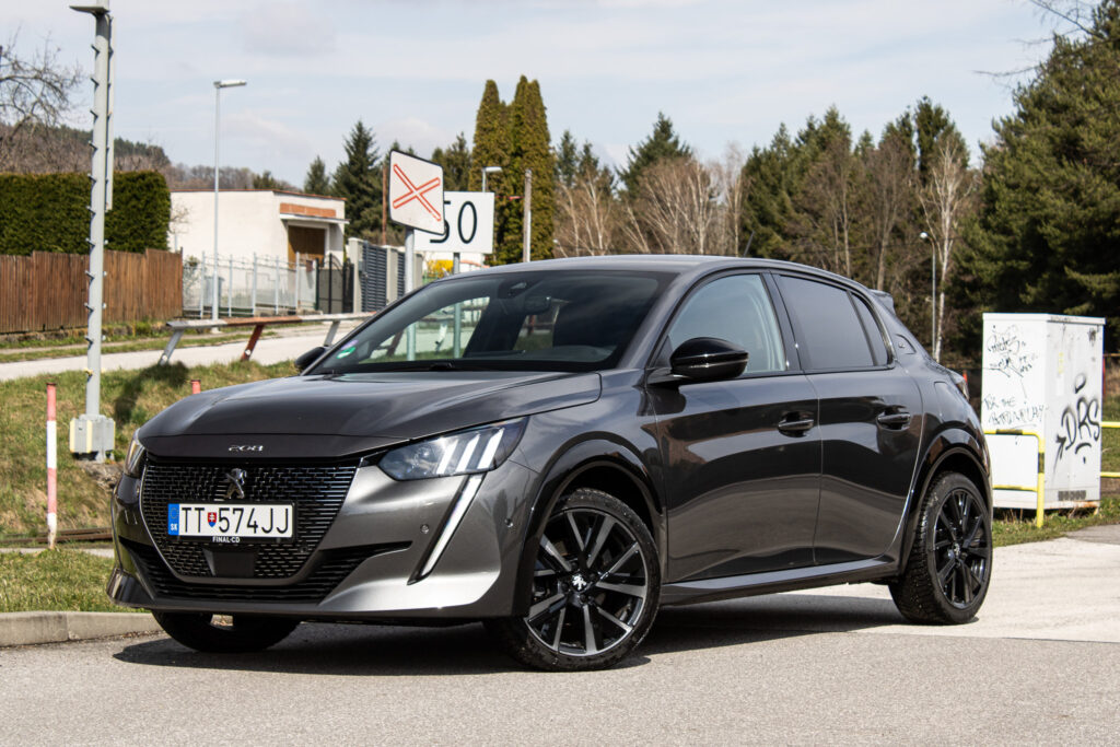 Peugeot 208 1.2 PureTech 100 GT / AJ NA SPLÁTKY / PROTIHODNOTA /