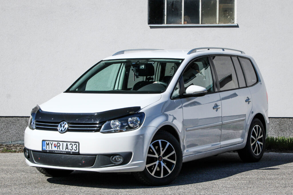 Volkswagen Touran 1.6 TDI DSG / AJ NA SPLÁTKY / PROTIÚČET /