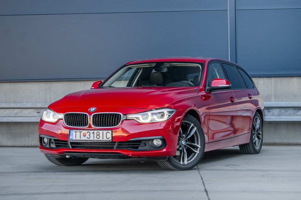 BMW Rad 3 Touring 320i xDrive  A/T / AJ NA SPLÁTKY / PROTIÚČET /