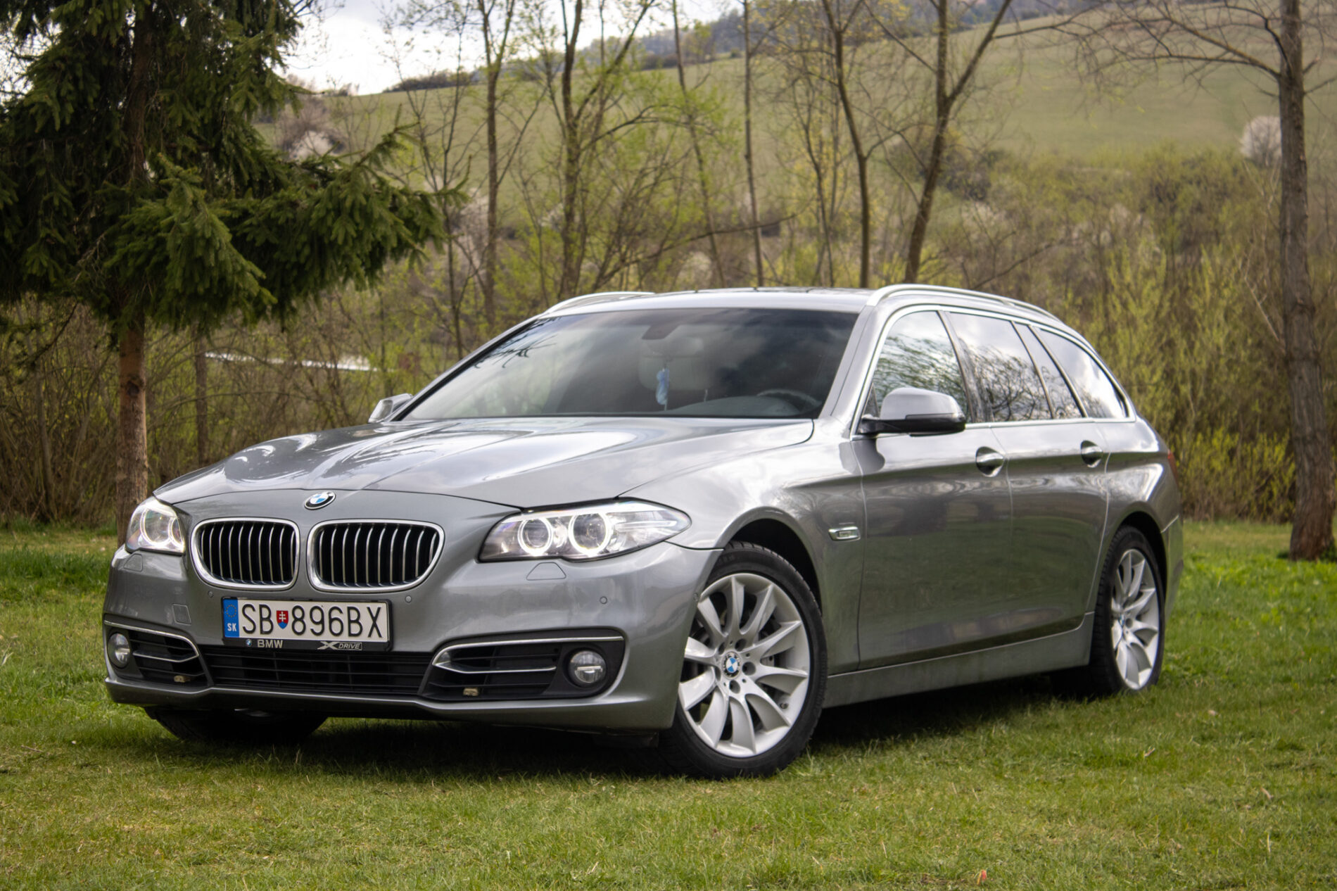 BMW Rad 5 Touring 530 xDrive Luxury / 190kW / A8 / AJ NA SPLÁTKY / PROTIÚČET