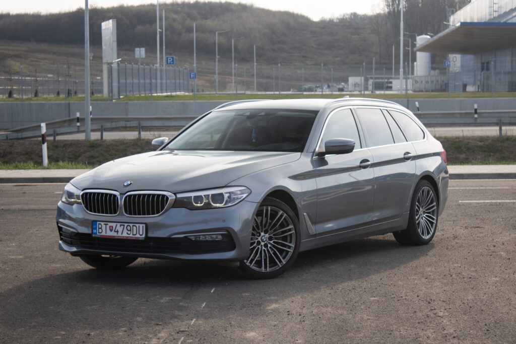 BMW Rad 5 Touring 530d xDrive A/T / NA SPLÁTKY / NA PROTIÚČET