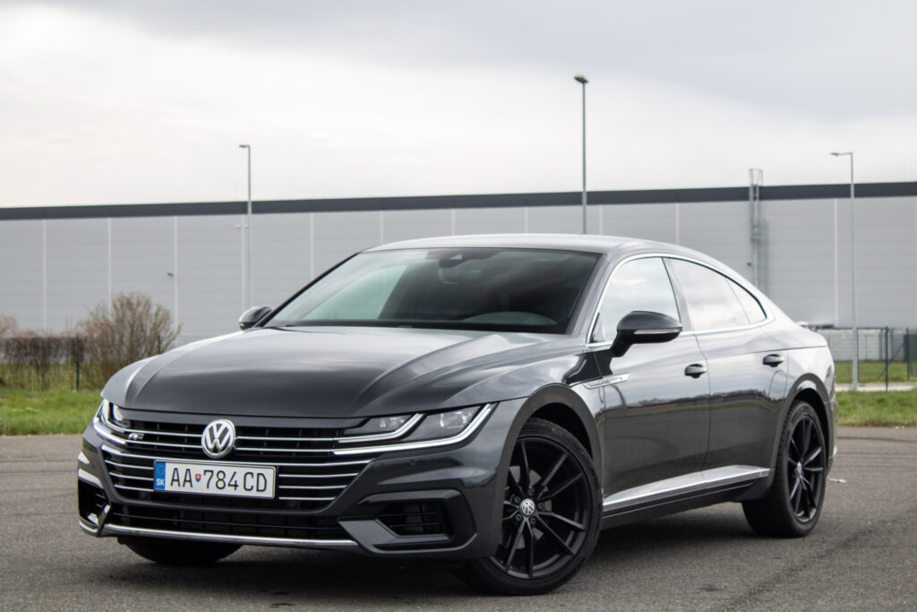 Volkswagen Arteon 2.0 TSI R-Line DSG / 140kW / A7 / ZÁRUKA / AJ NA SPLÁTKY / PROTIÚČET