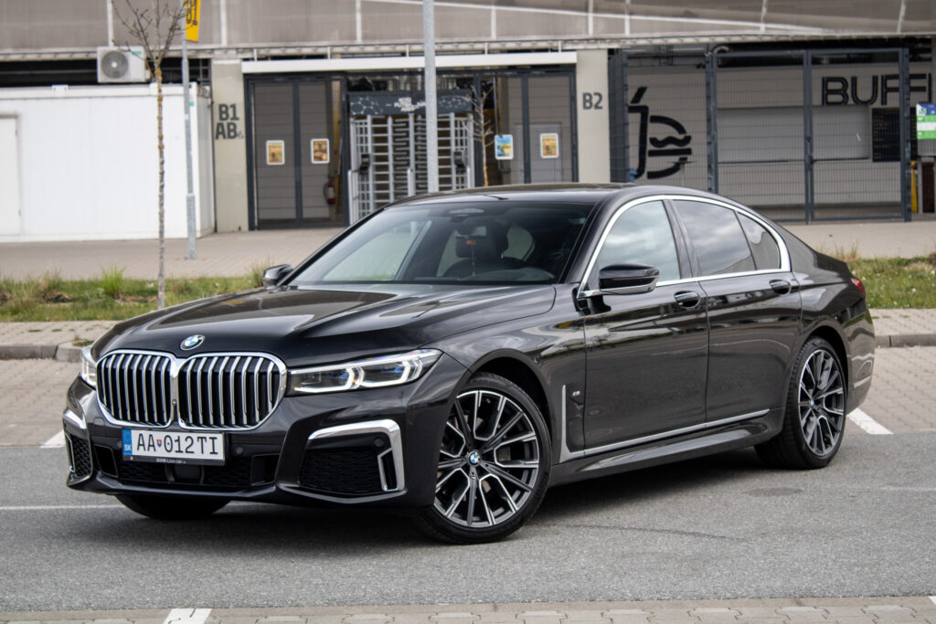 BMW Rad 7 730d / 195kW / A8 / ZÁRUKA / AJ NA SPLÁTKY / PROTIÚČET