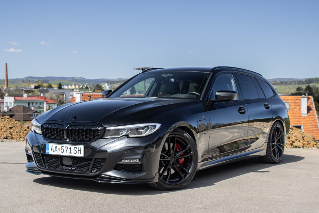 BMW Rad 3 Touring 330e xDrive / 135kW / A8 / ZÁRUKA / AJ NA SPLÁTKY / PROTIÚČET