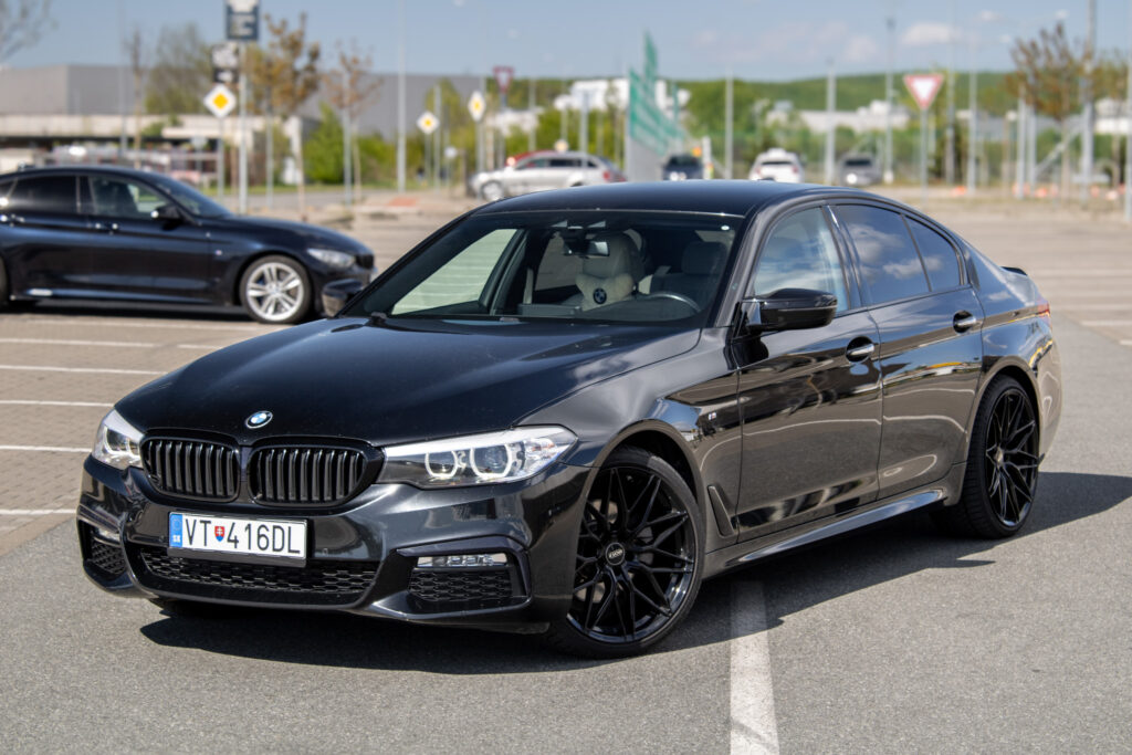 BMW Rad 5 520d M paket xDrive / 140kW / A8 / ZÁRUKA / AJ NA SPLÁTKY / PROTIÚČET