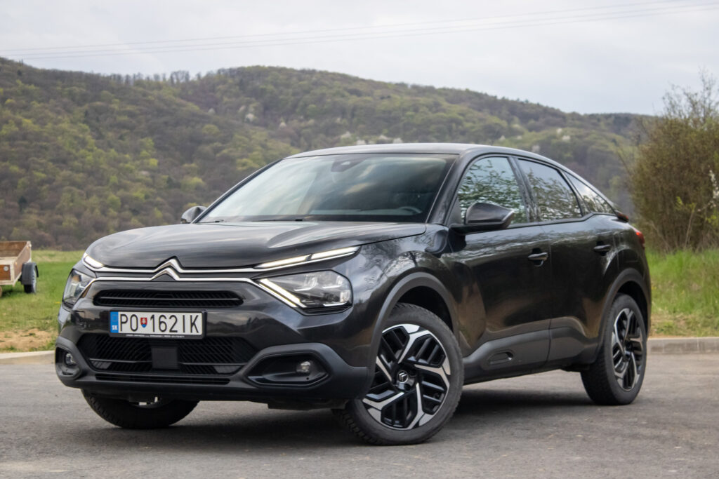 Citroën C4 PureTech 130 S&S Feel Pack / 96kW / M6 / ZÁRUKA / AJ NA SPLÁTKY / PROTIÚČET