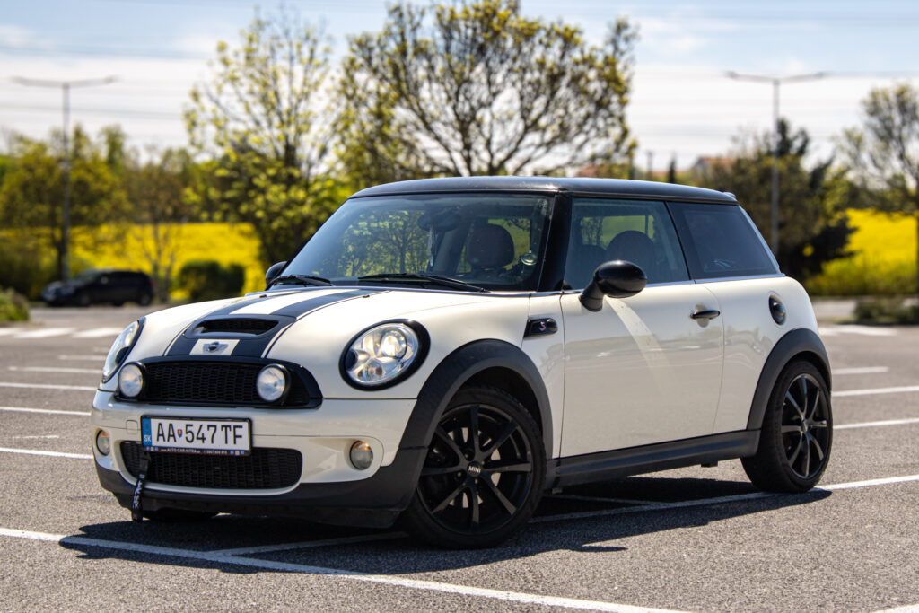 Mini Cooper S 1.6i 128kw, AT/6 / NA SPLÁTKY / NA PROTIÚČET