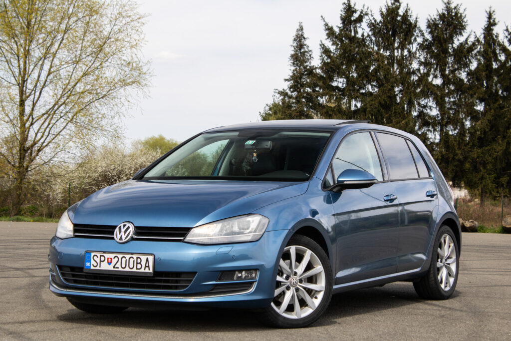 Volkswagen Golf 2.0 TDI BMT Highline / 110kW / M6 / ZÁRUKA / AJ NA SPLÁTKY / PROTIÚČET