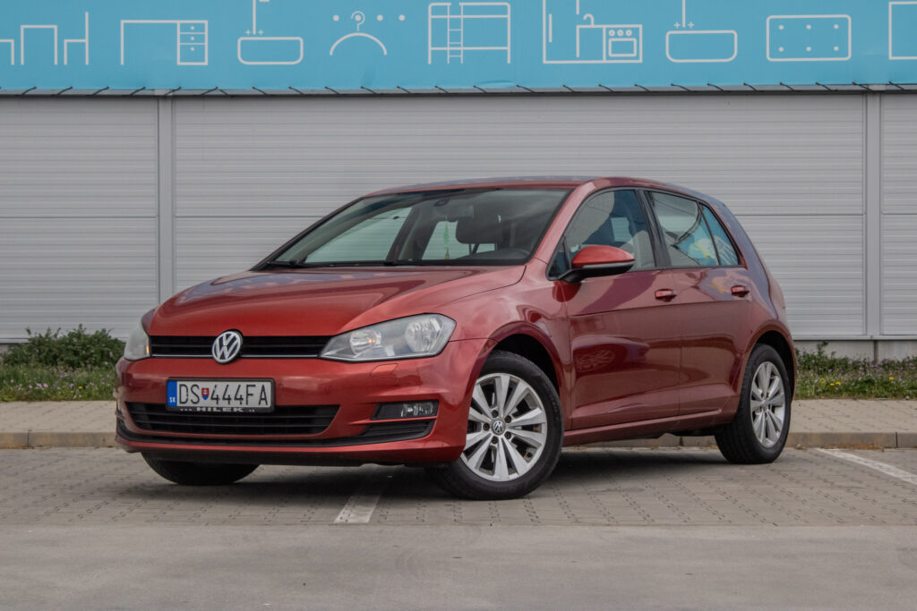 Volkswagen Golf 1.6 TDI Highline DSG / SVK / AJ NA SPLÁTKY / PROTIÚČET