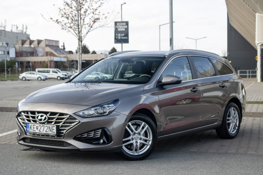 Hyundai i30 CW 1.5 T-GDi mHEV / 118kW / M6 / ZÁRUKA / AJ NA SPLÁTKY / PROTIÚČET