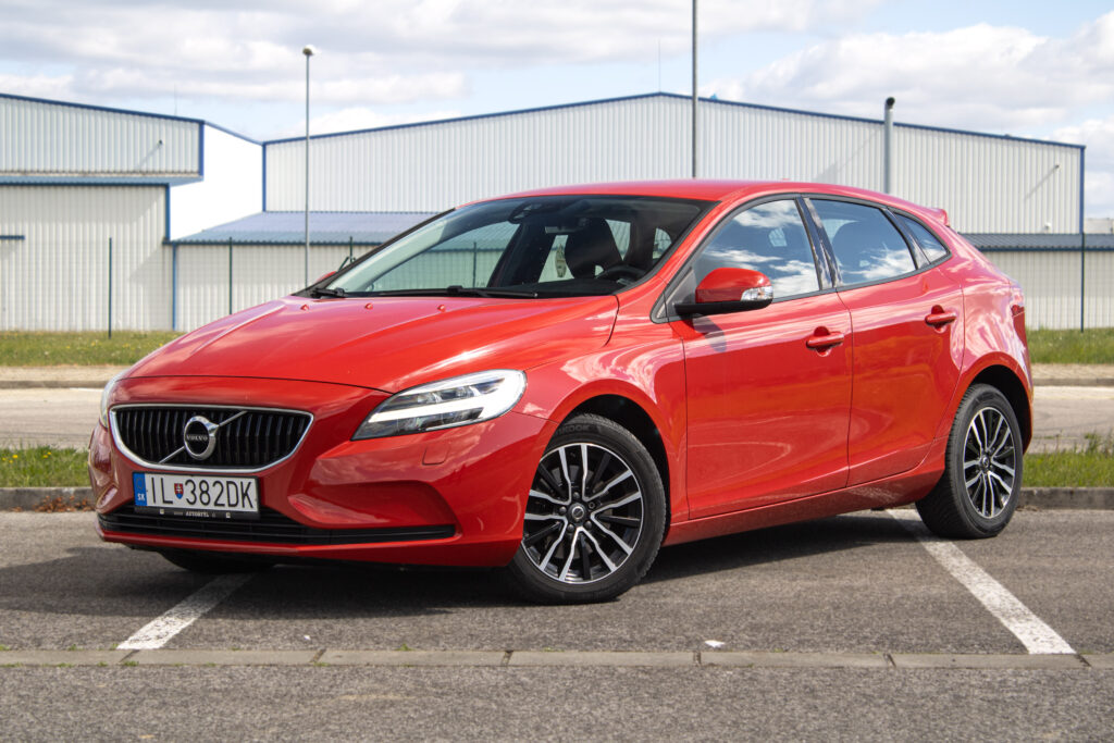Volvo V40 T3 2.0L, 112kW, M6