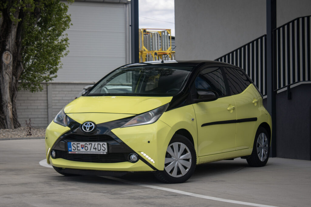 Toyota Aygo 1.0 x-play AT5 51kW LPG / AJ NA SPLÁTKY / PROTIÚČET