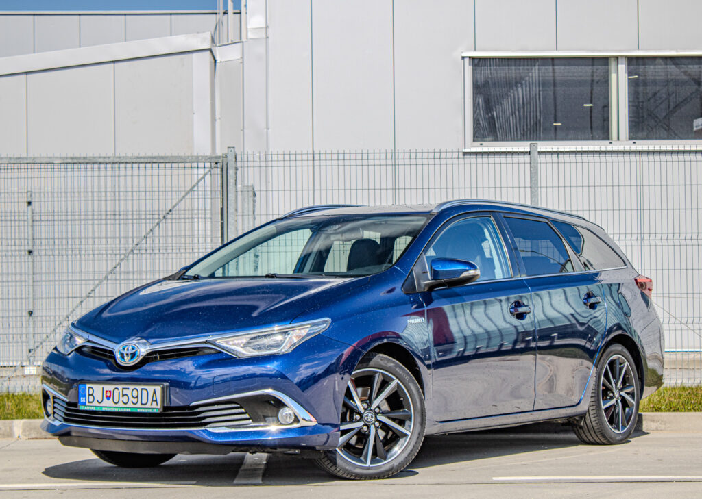 Toyota Auris 1.8 VVT-i HybridSD Executive, 73kW A1 / AJ NA SPLÁTKY / PROTIHODNOTA /