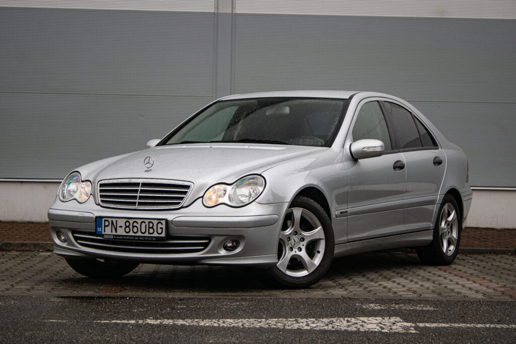 Mercedes-Benz C trieda Sedan 220 110kW AT 2005 / AJ NA SPLÁTKY / PROTIÚČET /