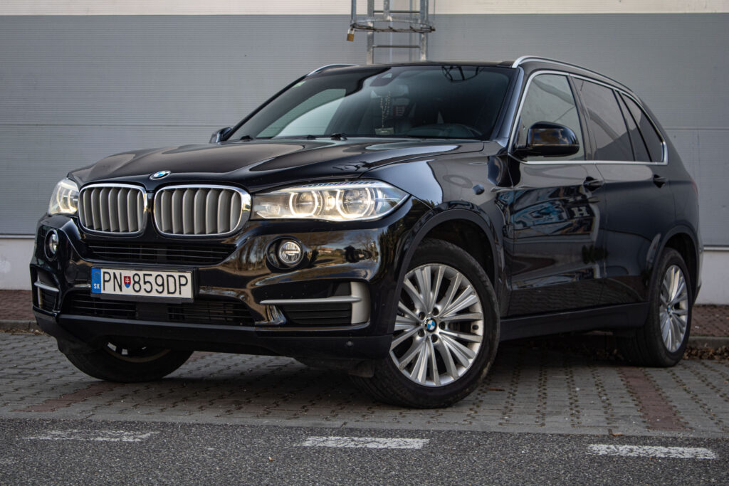 BMW X5 xDrive40d AT 230kW Individual / AJ NA SPLÁTKY / PROTIÚČET /