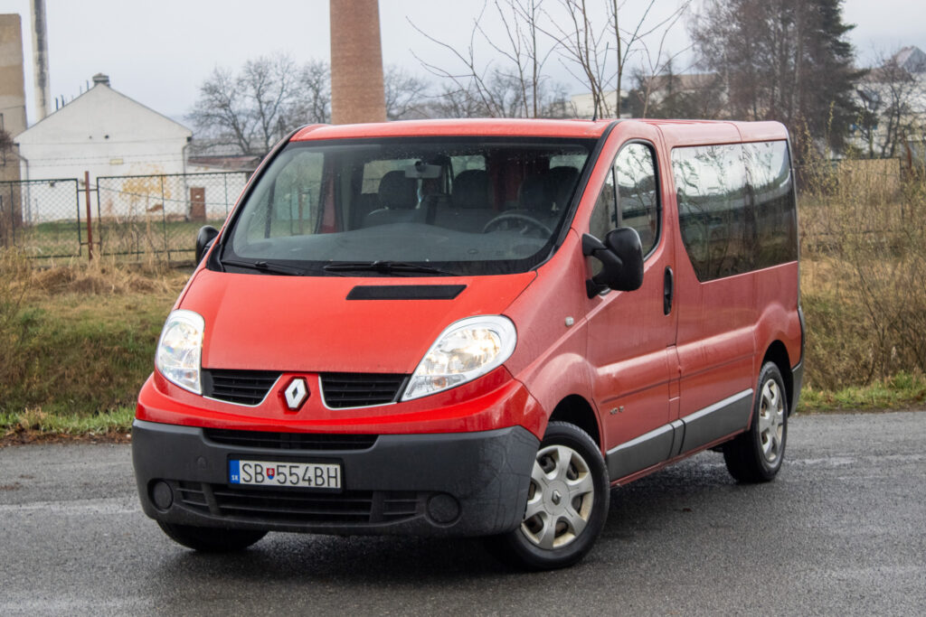 Renault Trafic 2.0 dCi 16V Passenger / 84kW / AJ NA SPLÁTKY / PROTIÚČET
