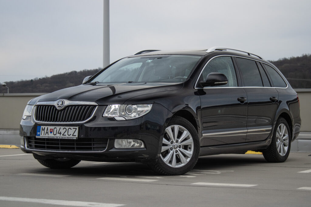 Škoda Superb Combi Elegance 2.0TDI 125kw AT6 /AJ NA SPLÁTKY/ PROTIÚČET