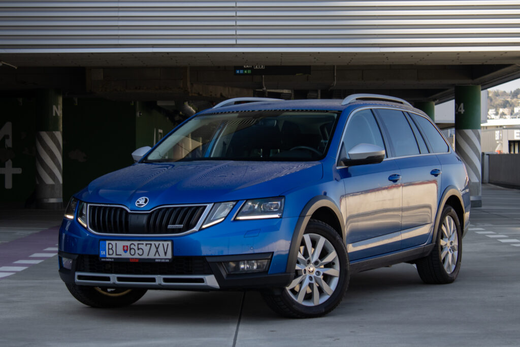 Škoda Octavia Combi Scout 2.0 TDI 135 kW DSG 4x4 / AJ NA SPLÁTKY / PROTIÚČET /