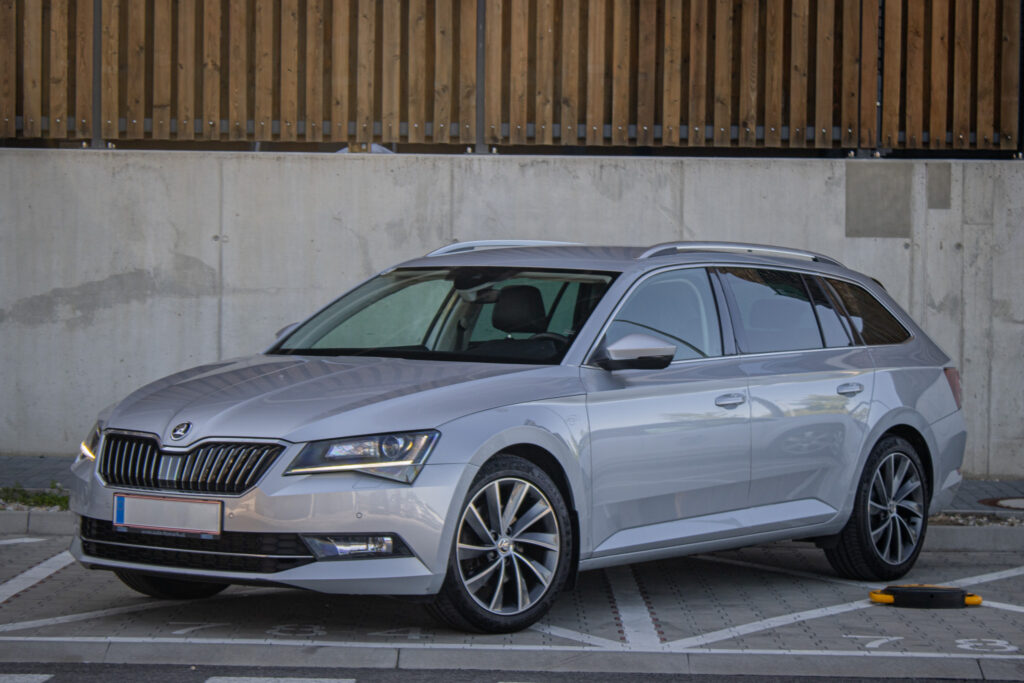 Škoda Superb Combi L&K 2,0 TDI 140 KW 6 DSG 4x4 AJ NA SPLÁTKY/PROTIÚČET/