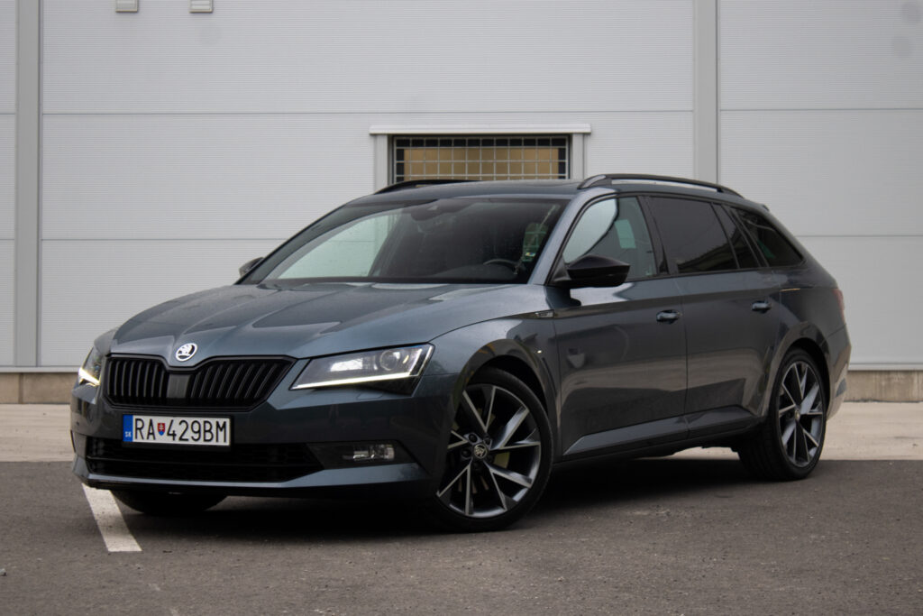 Škoda Superb Combi 2.0 TSI 4x4 Sportline DSG 206kW AT6 / NA SPLÁTKY / NA PROTIÚČET