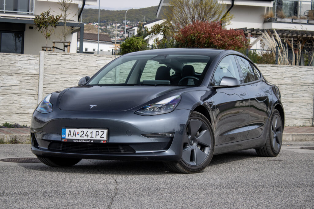 Tesla Model 3 366kW / NA SPLÁTKY / NA PROTIÚČET