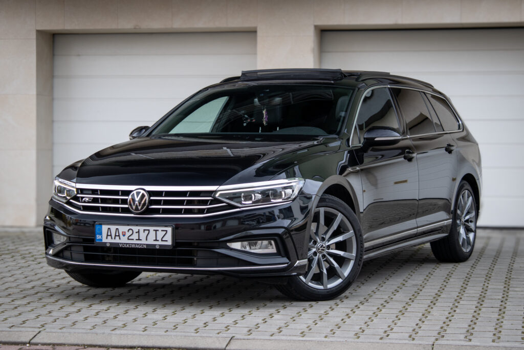 Volkswagen Passat Variant B8 2.0TDI 110kw R-line DSG 2020 / AJ NA SPLÁTKY / PROTIÚČET