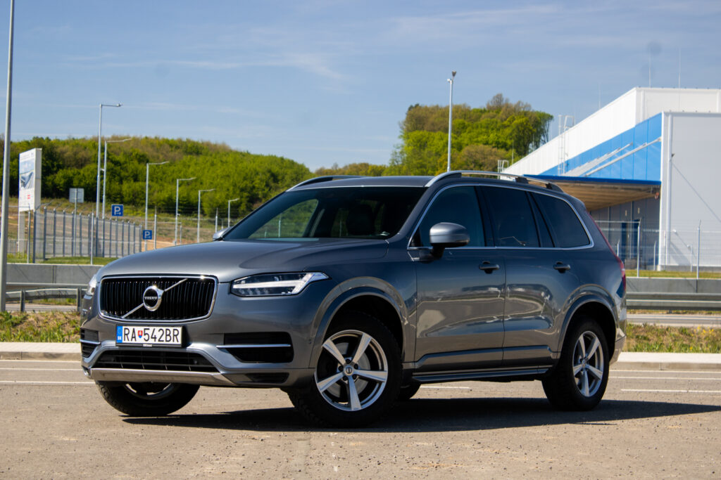 Volvo XC90 D5 Drive-E  7m. AWD 173kW AT8 / NA SPLÁTKY / NA PROTIÚČET