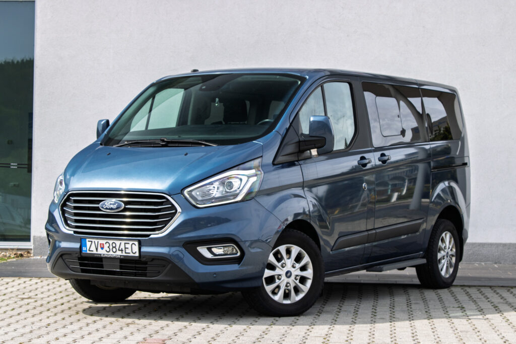 Ford Tourneo Custom 2.0 TDCi 130 M6 96kW / NA SPLÁTKY / NA PROTIÚČET