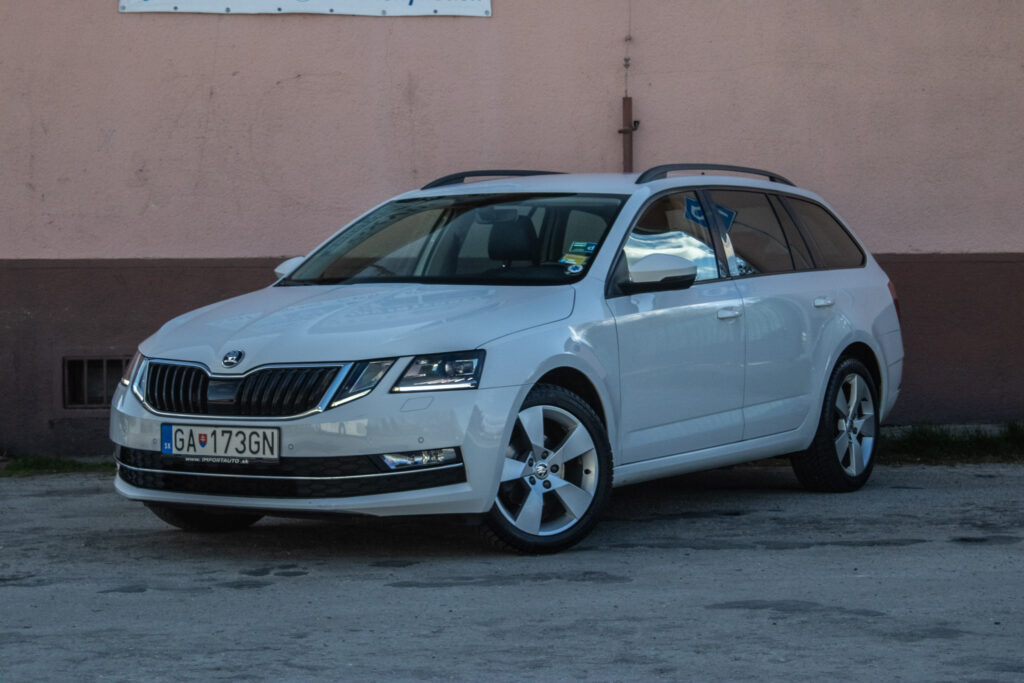 Škoda Octavia Combi 1.6 TDI DSG Ambition / AJ NA SPLÁTKY / PROTIÚČET