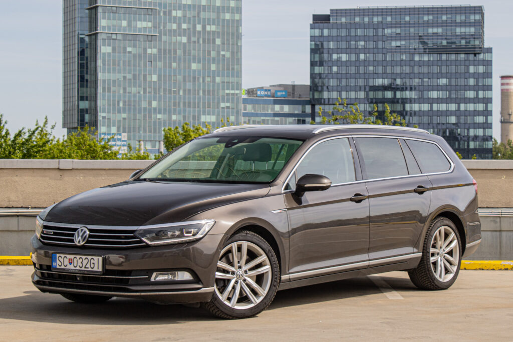 Volkswagen Passat Variant 2.0 BiTDI 240k BMT Highline 4MOTION DSG 176kW /AJ NA SPLÁTKY/PROTIÚČE
