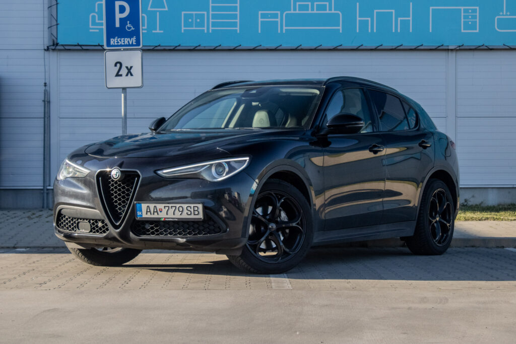 Alfa Romeo Stelvio 2.2 JTD 4x4 / Kam / Carplay / ACC / AJ NA SPLÁTKY / PROTIÚČET