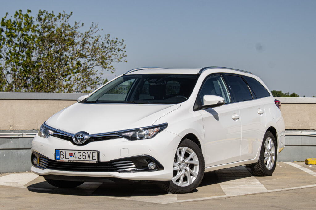 Toyota Auris TouringSports, 1.6, benzin, MT/6, /AJ NA SPLÁTKY/PROTIÚČET/