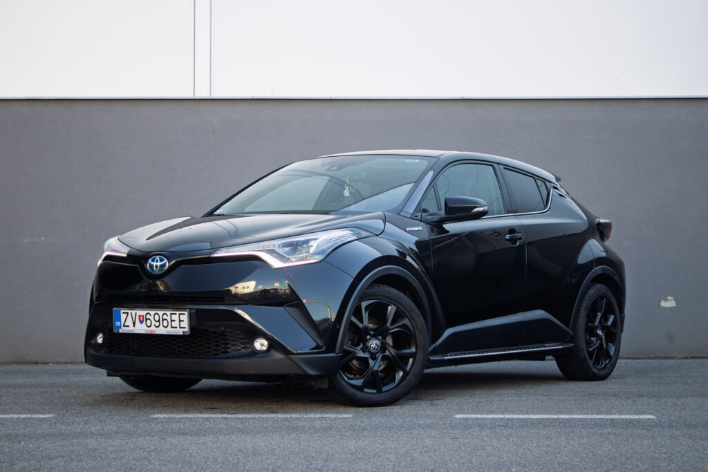 Toyota C-HR 1.8 Hybrid 72kW e-CVT Executive / NA SPLÁTKY / NA PROTIÚČET