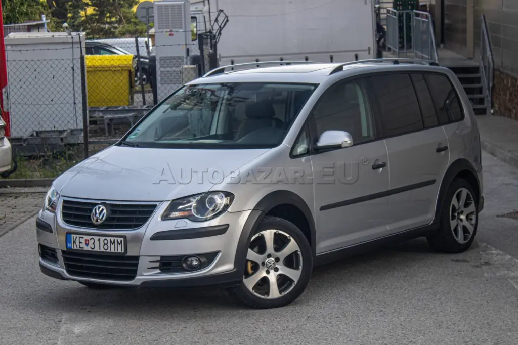 Volkswagen Touran Cross 2.0 TDI DPF Cross Webasto 7 miestne - Aj na splátky