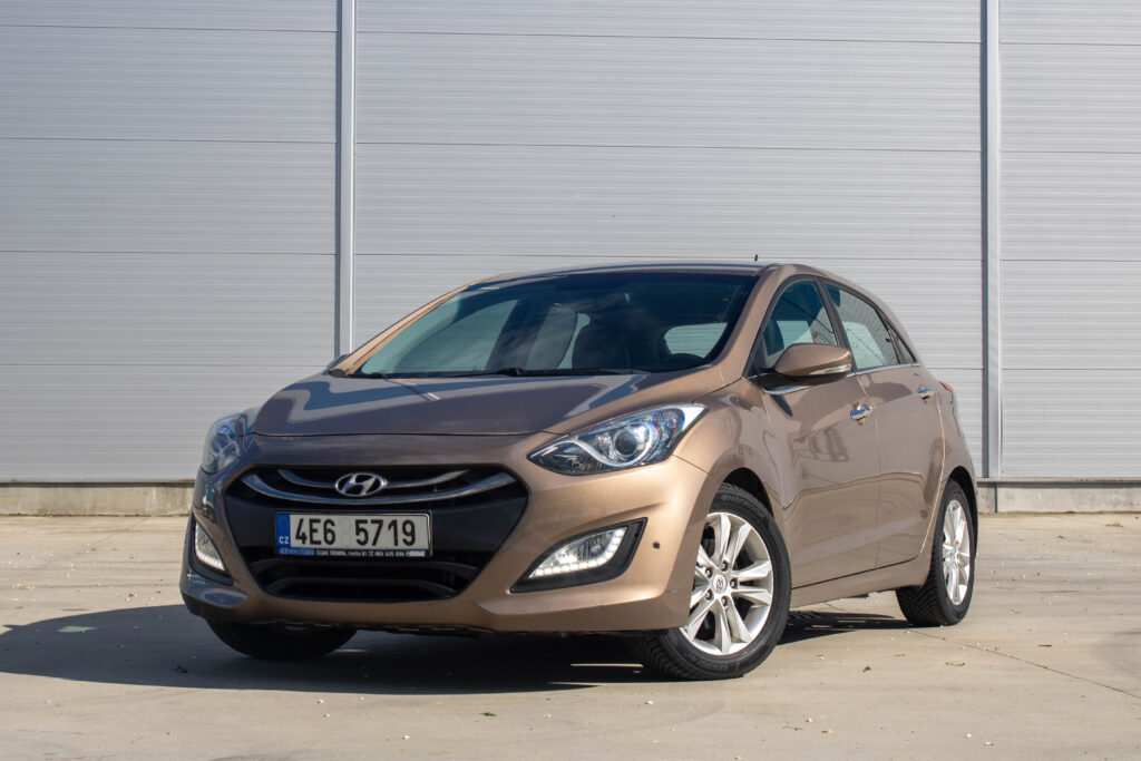 Hyundai i30 1.6 CRDI DOHC 81kW Comfort 2012 / AJ NA SPLÁTKY / PROTIÚČET /